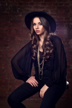 Vogue stilini kadın