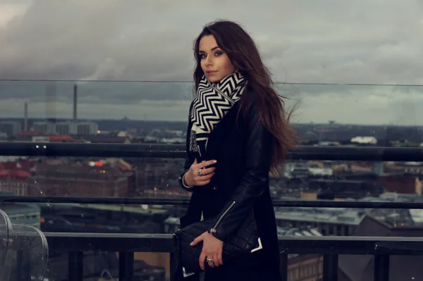 Stylish girl posing at roof — Stock Photo, Image