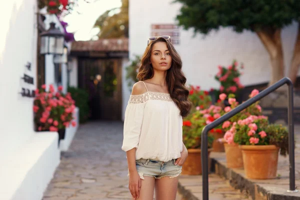 Mujer bonita retrato de verano — Foto de Stock