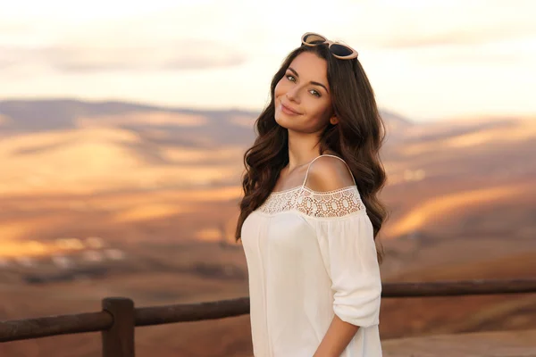 Young beautiful stylish calm girl — Stock Photo, Image