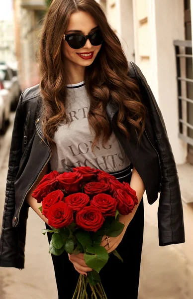 Girl with roses — Stock Photo, Image