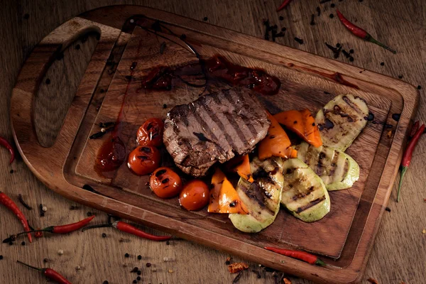 Bife de carne de mármore grelhado — Fotografia de Stock