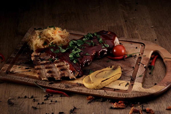 Přístav steak s omáčkou z červeného — Stock fotografie