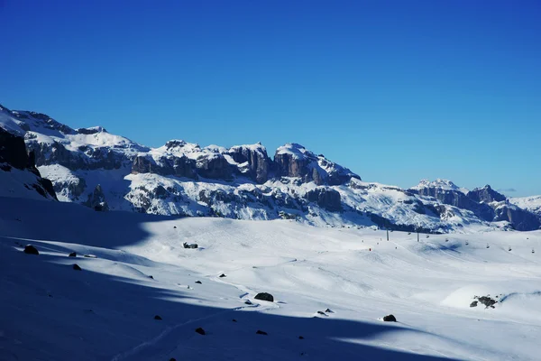 雪の冬の山 — ストック写真