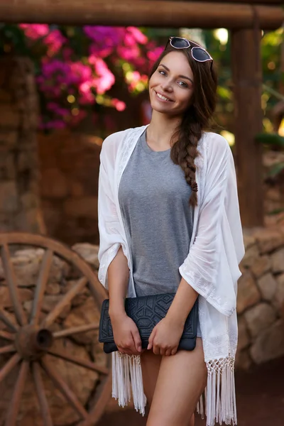 Alegre sorrindo mulher retrato . — Fotografia de Stock