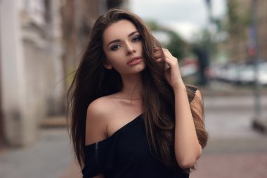 şehirde şık kız