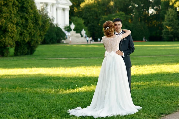 Pareja romántica recién casada —  Fotos de Stock