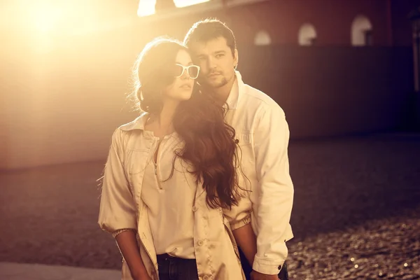 Pareja joven enamorada — Foto de Stock