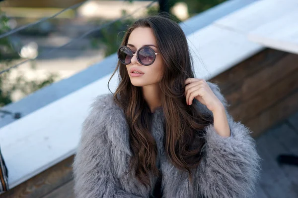 Trendy girl in fur coat — Stock Photo, Image