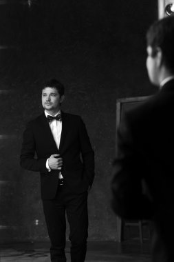 genç yakışıklı şık adam