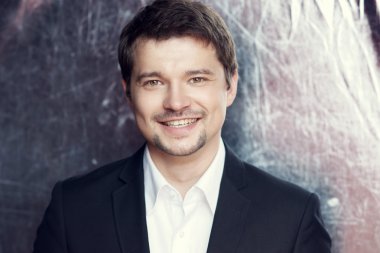 Mutlu gülümseyen adam portre portre