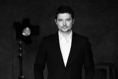 Başarılı şık yakışıklı