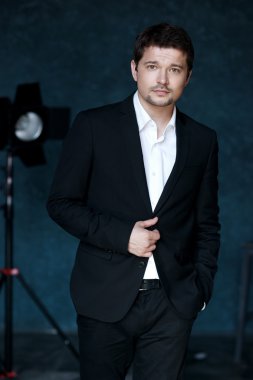 Başarılı şık yakışıklı