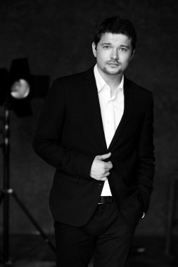 Başarılı şık yakışıklı