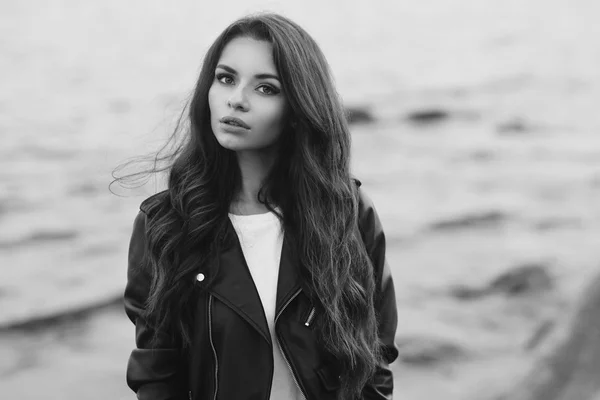 Stylish woman at beach — Stock Photo, Image