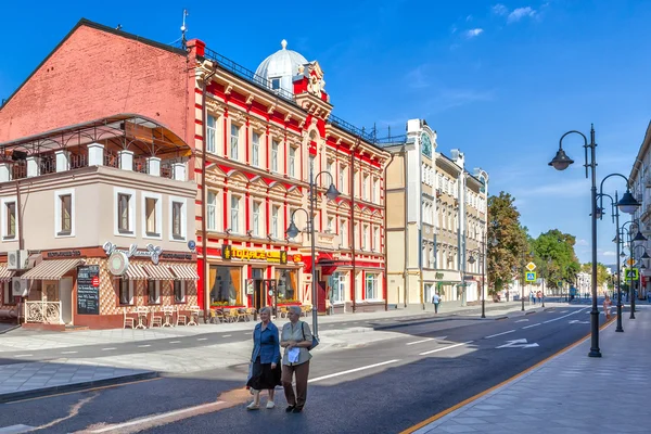 Пятницкая улица после реконструкции, Москва, Россия — стоковое фото