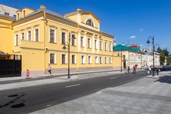 Пятницкая улица после реконструкции, Москва, Россия — стоковое фото