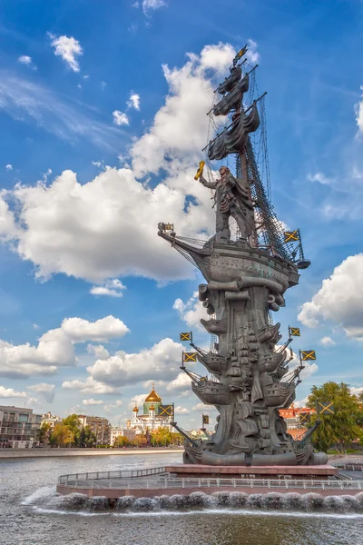 Peter, a grande estátua de Zurab Tsereteli — Fotografia de Stock