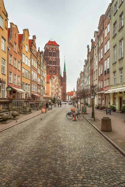 Tourists and locals walking on streets in historical center of G — Stock Photo, Image