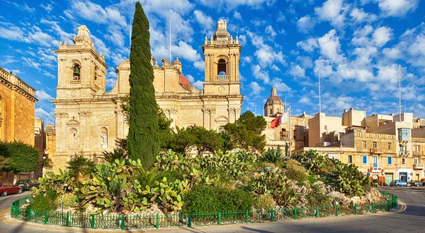 在 Birgu，马耳他的圣劳伦斯教堂 — 图库照片