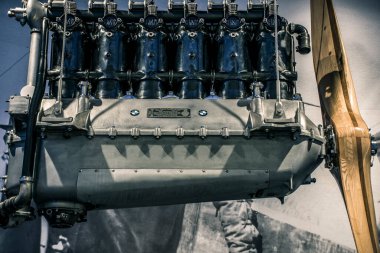 Münih / Almanya - 24 Mayıs 2019: 1919 su soğutmalı V-12 uçak motoru BMW IV, Müze / BMW Welt