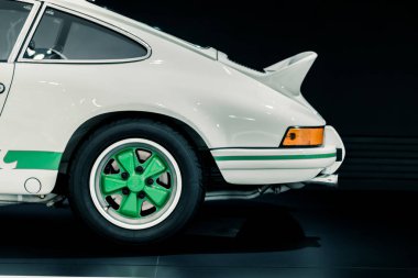 STUTTGART, Almanya 6 Mart 2020: Porsche 911 Carrera RS 2.7 1973, Porsche Müzesi.