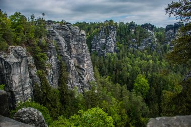 Bastei, Almanya 'nın Elbe Kum Taşı Dağları' nda Elbe Nehri üzerinde yükselen bir kaya oluşumudur..