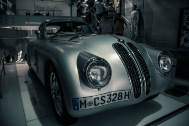 Münih / Almanya - 24 Mayıs 2019: 1939 BMW 328 Mille Miglia Roadster BMW Müzesi / BMW Welt