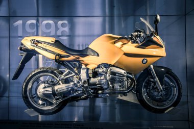 Münih / Almanya - 24 Mayıs 2019: BMW R 1100 B motosiklet BMW Müzesi / BMW Welt
