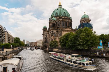 13 Mayıs 2019 Berlin - Berlin Katedrali 'nin (Berliner Dom) ünlü Museumsinsel (Müze Adası) kentsel manzarası