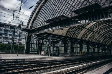 17 Mayıs 2019 Dresden, Almanya - Dresden Hauptbahnhof Dresden 'deki en büyük yolcu istasyonudur..