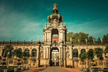 17 Mayıs 2019 Dresden, Almanya - 18. yüzyıl Barok Zwinger Sarayı, Crown Gate de Kronentor olarak bilinir..