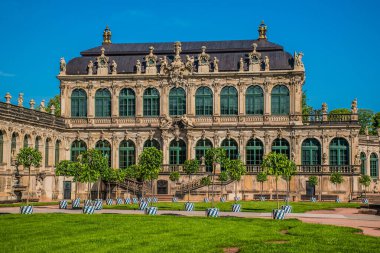 17 Mayıs 2019 Dresden, Almanya - Zwinger 'in porselen pavilyonu (Porzellanpavillon), Almanya' nın Dresden kentindeki bir barok sarayı.