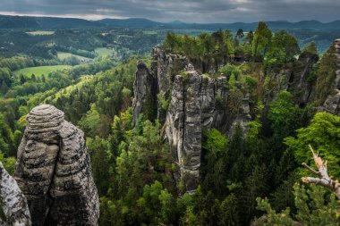 Bastei, Almanya 'nın Elbe Kum Taşı Dağları, Dreden ve Saksonya' da Elbe Nehri üzerinde yükselen bir kaya oluşumudur.