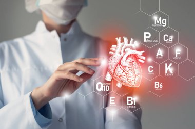 Kalp sağlığı için temel besin maddeleri Q10, Kalsiyum, Magnezyum, Doktorun fosforlu portresi.