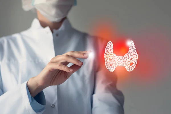 Dokter Perempuan Menyentuh Gland Thyroid Virtual Tangan Foto Kabur Organ — Stok Foto
