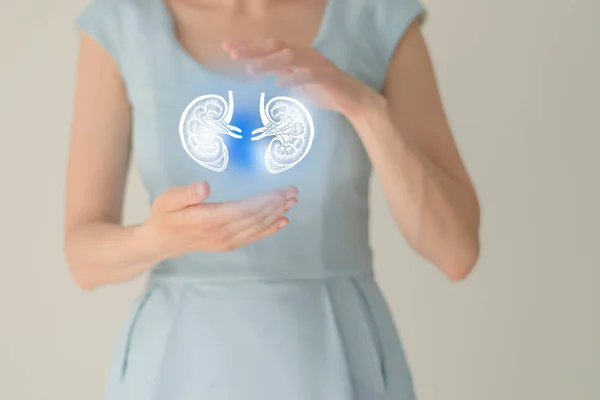 Unerkennbare Patientin Blauer Kleidung Hervorgehobene Niere Den Händen Menschliches Nierensystem — Stockfoto