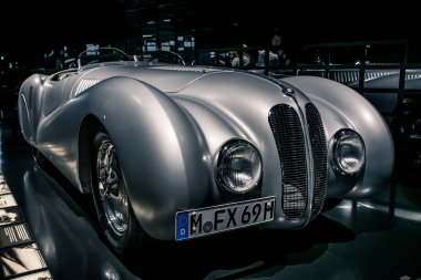 Münih / Almanya - 24 Mayıs 2019: 1939 BMW 328 Mille Miglia Roadster BMW Müzesi / BMW Welt