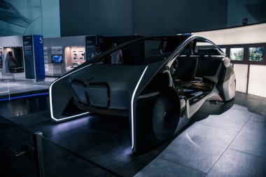 24 Mayıs 2019 Minuch, Almanya - BMW I 'nin yenilikçi teknoloji konuları odaklanmış durumda: şehir içi trafik için sürekli olarak sürdürülebilir tasarlanmış BMW i3 ve vizyoner spor araba olarak BMW i8.