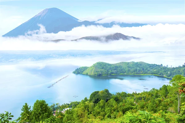 Danau toba paisagem lago — Fotografia de Stock