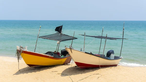 Dois barcos na praia — Fotografia de Stock