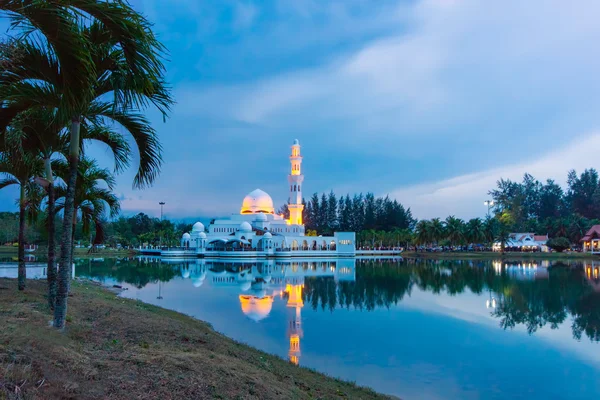 Drijvende moskee — Stockfoto