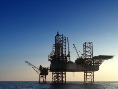 siluet offshore petrol sondaj platformu