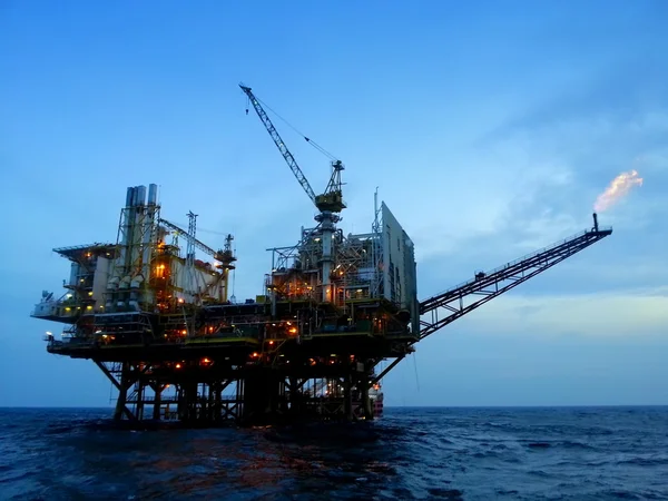 Oil and gas platform — Stock Photo, Image