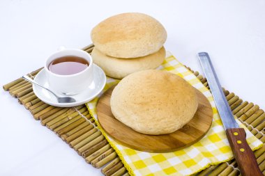 Arapça ekmek ve sıcak çay