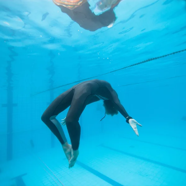 Subaquático em uma piscina Imagem De Stock