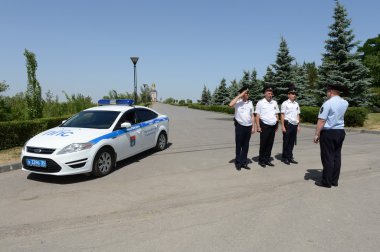 Volgograd, Mamayev Kurgan bölge koruma polisi kaplar.