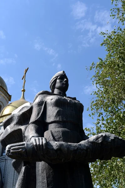 The monument at the mass graves of 62 soldiers of the army historical memorial complex "to Heroes of Stalingrad battle". — Stock Photo, Image