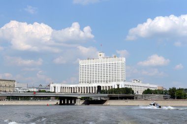 Rusya Federasyonu hükümeti ya da white house house.