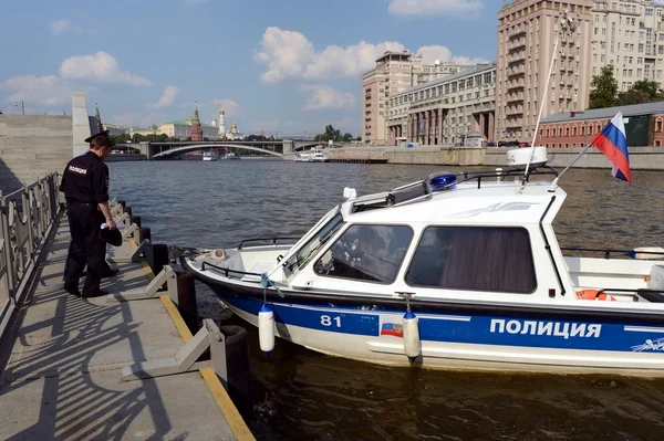 Water police patrol boat on the Moscow River. — Stock Photo, Image